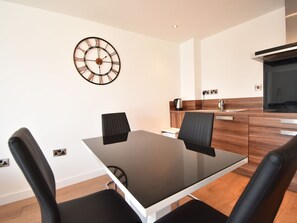 Apartment | Living room - Contemporary Apartment in Sheffield near River (Sheffield)