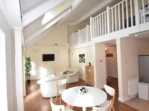 House | Living room - Historic Holiday Home in Sheffield near Town Center (Sheffield)