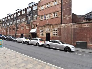 Exterior - Historic Holiday Home in Sheffield near Town Center (Sheffield)