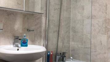 Apartment | Bathroom | Towels