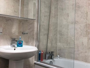 Apartment | Bathroom | Towels