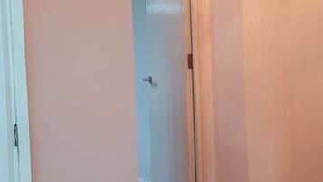 1 bedroom, bed sheets