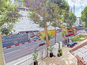 Balcony - Elegant Apartment in London near Thames River (London)