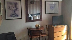 Apartment | Private kitchen | Microwave, stovetop, toaster - Homely Apartment in London near Hyde Park, London Zoo, Gyms (London)