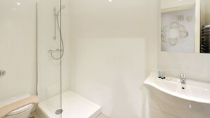 Apartment | Bathroom - City View Apartment in London near Knightsbridge (London)