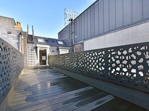 Apartment | Balcony - Chic Apartment in London near Picadilly Circus & Dior (London)