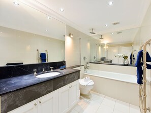 Apartment | Badezimmer | Handtücher
