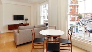 Unclassified image, 3 of 34, button - Lovely Apartment in London near Markham Square (London)