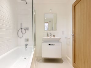 Bathroom - Elegant Apartment in London on Kings' Road (London)