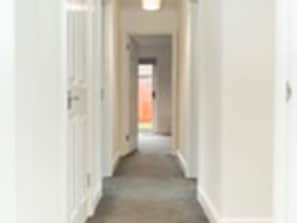 Reception - Snug Holiday Home in Gloucester near Robinswood Hill Park (Gloucester)