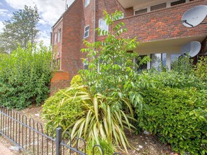 Exterior - Restful Apartment in London near Westfield Shopping Center (London)