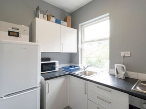 Kühlschrank, Mikrowelle, Wasserkocher, Toaster