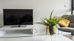 Living room - Simplistic Apartment in Manchester Near Etihad Stadium (Manchester)