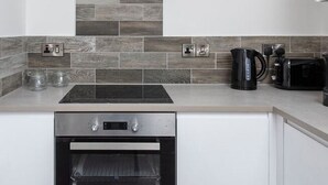 Private kitchen - Simplistic Apartment in Manchester Near Etihad Stadium (Manchester)