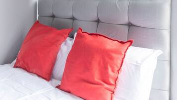 8 bedrooms, bed sheets