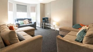 Living room - Cozy Holiday Home in Manchester near Science Museum (Manchester)