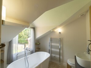 House | Bathroom | Bathtub, towels