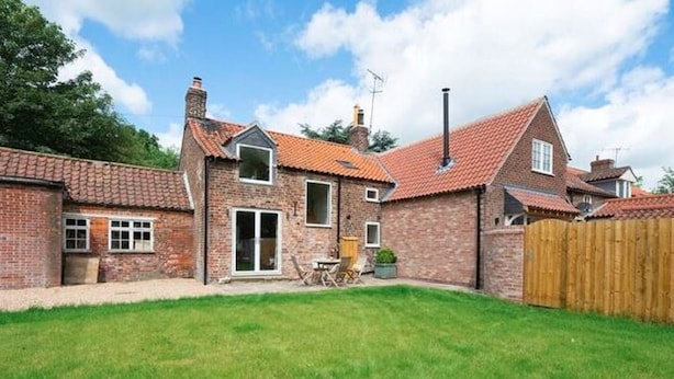 Garden - Lundgarth The Old Brickworks, Luxury Holiday Cottage in Lund Village nr Beverley (Driffield)