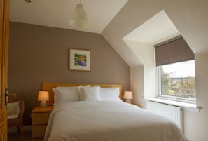 2 habitaciones, muebles diferentes y ropa de cama