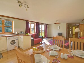 DVD player - Spacious Holiday Home in Rolvenden With Garden (Cranbrook)