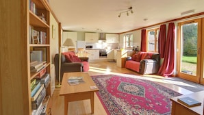 DVD player - Spacious Holiday Home in Rolvenden With Garden (Cranbrook)