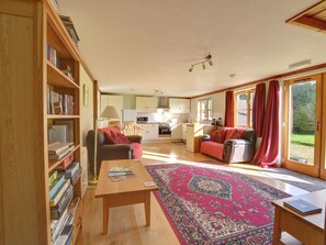 DVD player - Spacious Holiday Home in Rolvenden With Garden (Cranbrook)