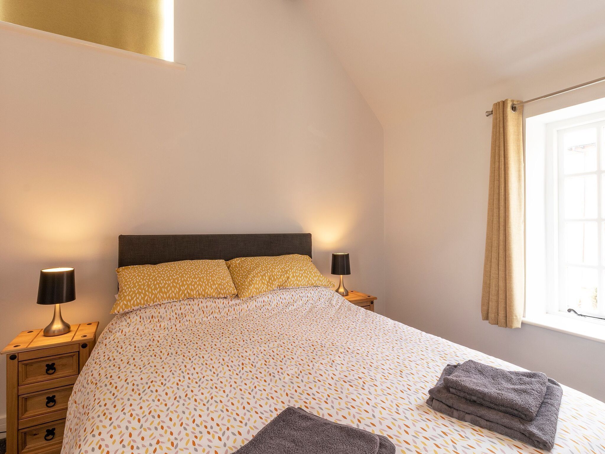 3 bedrooms, bed sheets