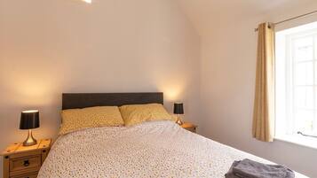 3 bedrooms, bed sheets