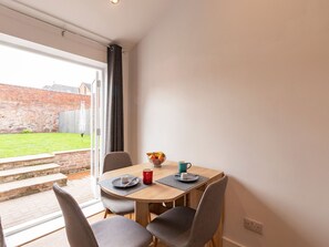Dining - Beautifully Renovated 1880s Coach House With Hot Tub, on Edge of Peak District (Chesterfield)