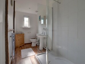 Ferienhaus | Badezimmer | Dusche, Handtücher