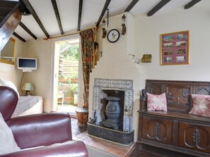Fireplace - Quaint Cottage in Hastings With Garden (Hastings)