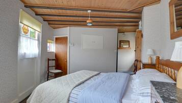 1 bedroom, bed sheets