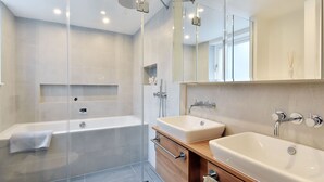 Bathroom - Graceful Apartment in London (London)
