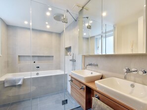 Apartment | Bathroom - Graceful Apartment in London (London)