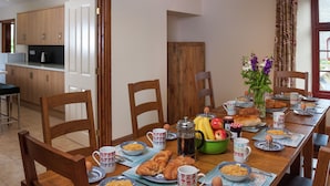 Dining - Modern Holiday Home in Llandovery With Jacuzzi (Llandovery)