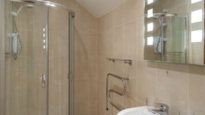 Bathroom - Modern Holiday Home in Llandovery With Jacuzzi (Llandovery)