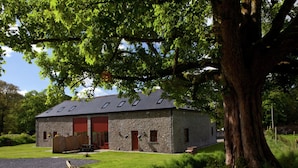 Exterior - Modern Holiday Home in Llandovery With Jacuzzi (Llandovery)