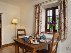 Dining - Modern Holiday Home With Jacuzzi Surrounded by the Welsh Nature (Llandovery)
