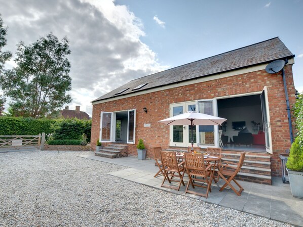 Property grounds - Surprisingly Modern and Spacious Holiday Home set in Horsmonden (Tonbridge)