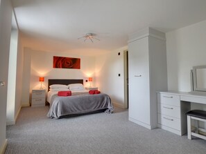 3 bedrooms, individually furnished, bed sheets - Surprisingly Modern and Spacious Holiday Home set in Horsmonden (Tonbridge)