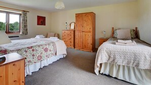 3 Schlafzimmer, individuell eingerichtet, Bettwäsche