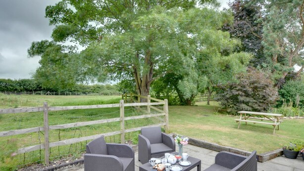 Balcony - Beautifully Converted Barn in Bilsington, Lots of Wooden Details (Ashford)