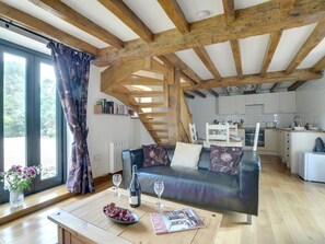 DVD player - Beautifully Converted Barn in Bilsington, Lots of Wooden Details (Ashford)