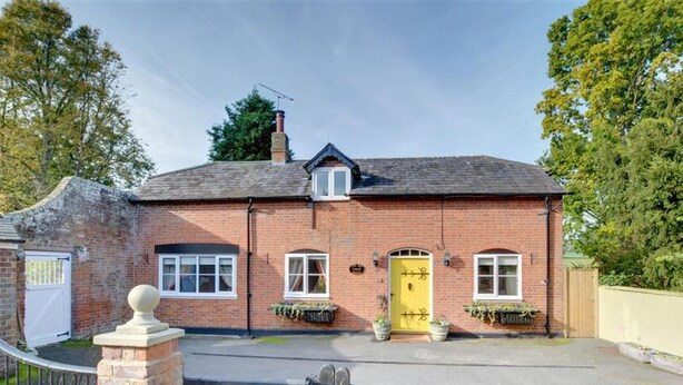 House | Exterior - Vintage Holiday Home in Dover Kent With Garden (Dover)
