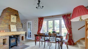 Dining - Vintage Holiday Home in Dover Kent With Garden (Dover)