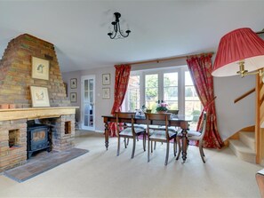 Dining - Vintage Holiday Home in Dover Kent With Garden (Dover)