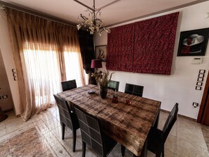 Dining - Plush Villa in Pefka Thessalonik With Garden (Neapoli-Sykies)