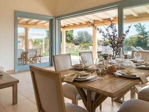 Villa | Dining - Luxurious Villa in Peloponnese With Pool (Ermionida)