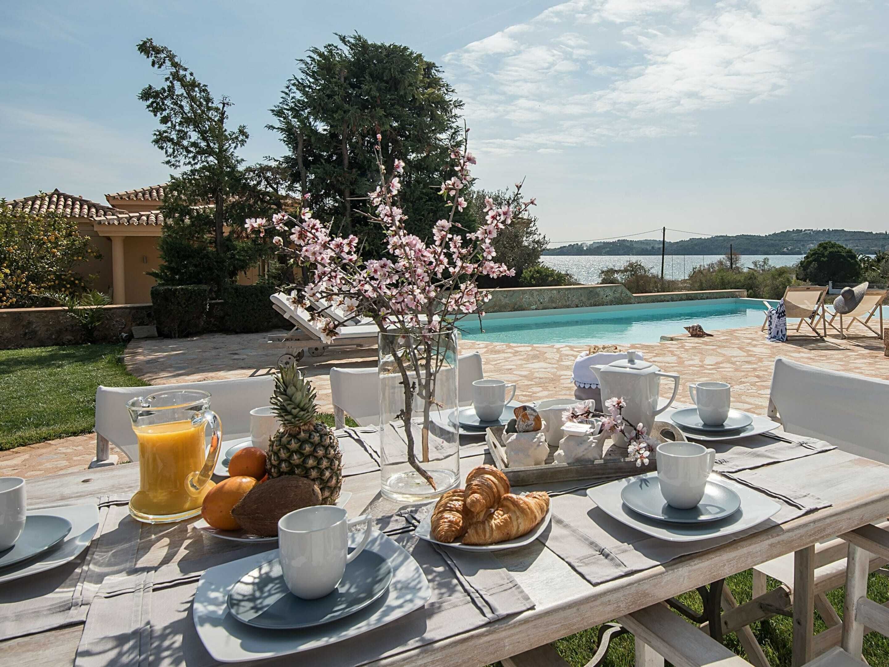 Vila | Kolam renang | Kolam renang indoor dan kolam renang outdoor