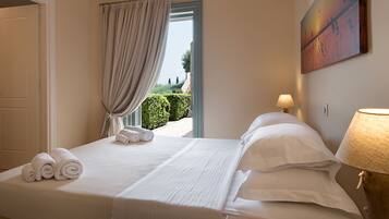 Villa | 5 bedrooms, individually furnished, iron/ironing board, bed sheets